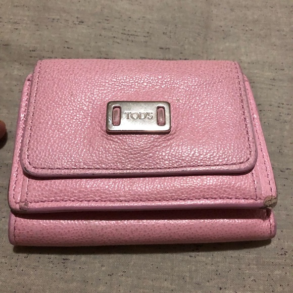 TODAY ONLY:AUTHENTIC TODS PINK TRIFOLD WALLET MADE IN INTALY - Has dirt & rubs - Picture 2 of 14